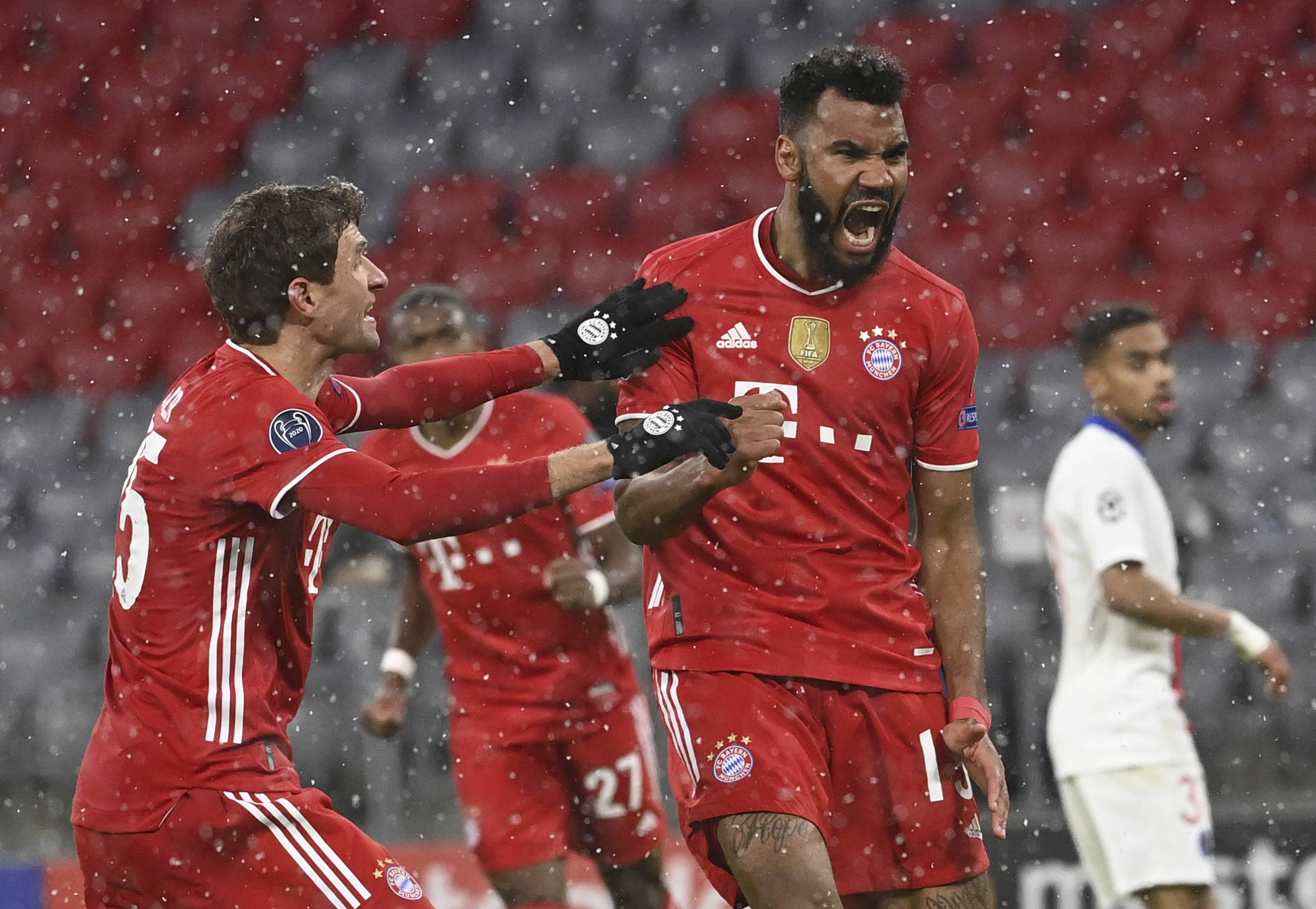 拜仁连续18场联赛每场都至少进两球，距德甲纪录只差两场（拜仁联赛已连18场至少攻入两球，距德甲纪录仅差两场）