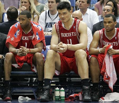 战火箭关键时刻遭弃用，锡安追平赛季个人得分纪录为己正名（对阵火箭关键时刻遭弃用，锡安用追平赛季个人得分纪录完成自证）