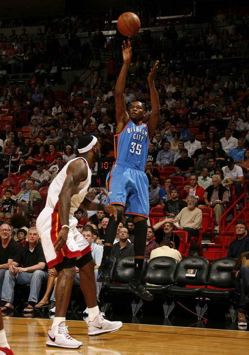 跟队：弗拉霍维奇伤情不乐观，很可能缺阵5-6周甚至更长时间（队内消息：弗拉霍维奇伤势不佳，预计缺阵5-6周甚至更久）