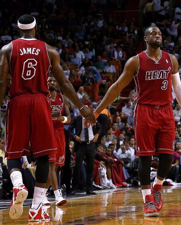 英超半场：穆里略破门，热苏斯进球被吹，森林1-0利物浦（英超半场战报：穆里略建功，热苏斯进球被判无效，森林暂时1-0领先利物浦）