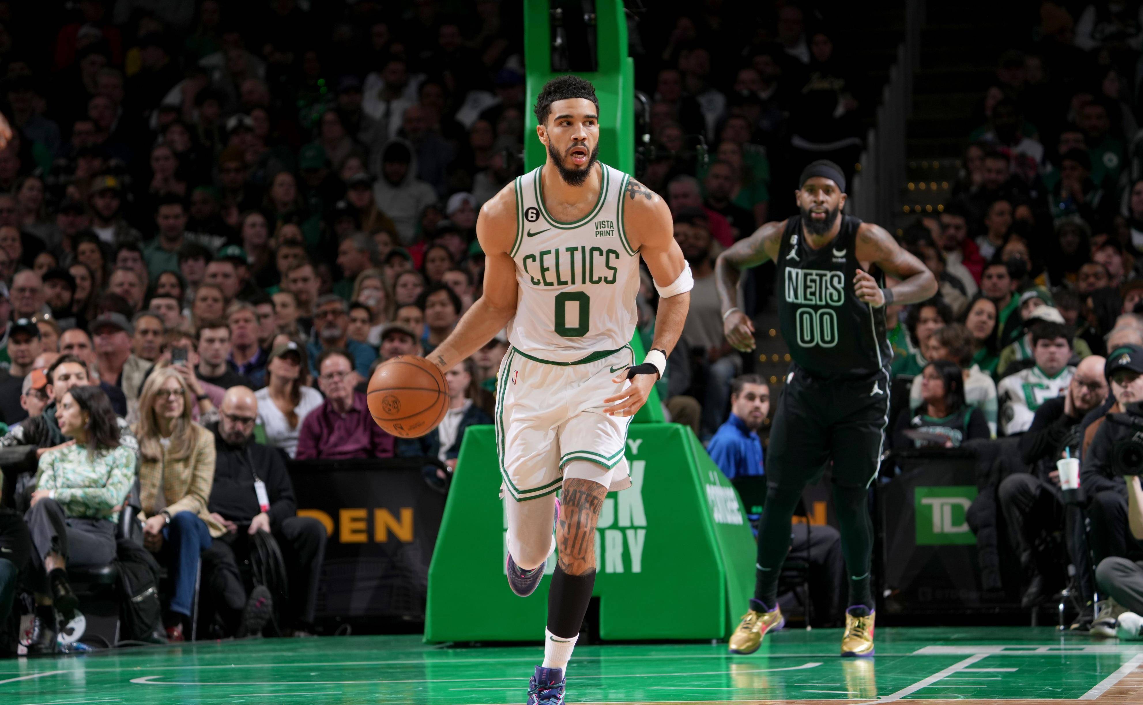 TA：孔帕尼相较图赫尔谦逊很多，不会对高层、球员评头论足（TA：孔帕尼较图赫尔更谦逊，不会对高层和球员指指点点）