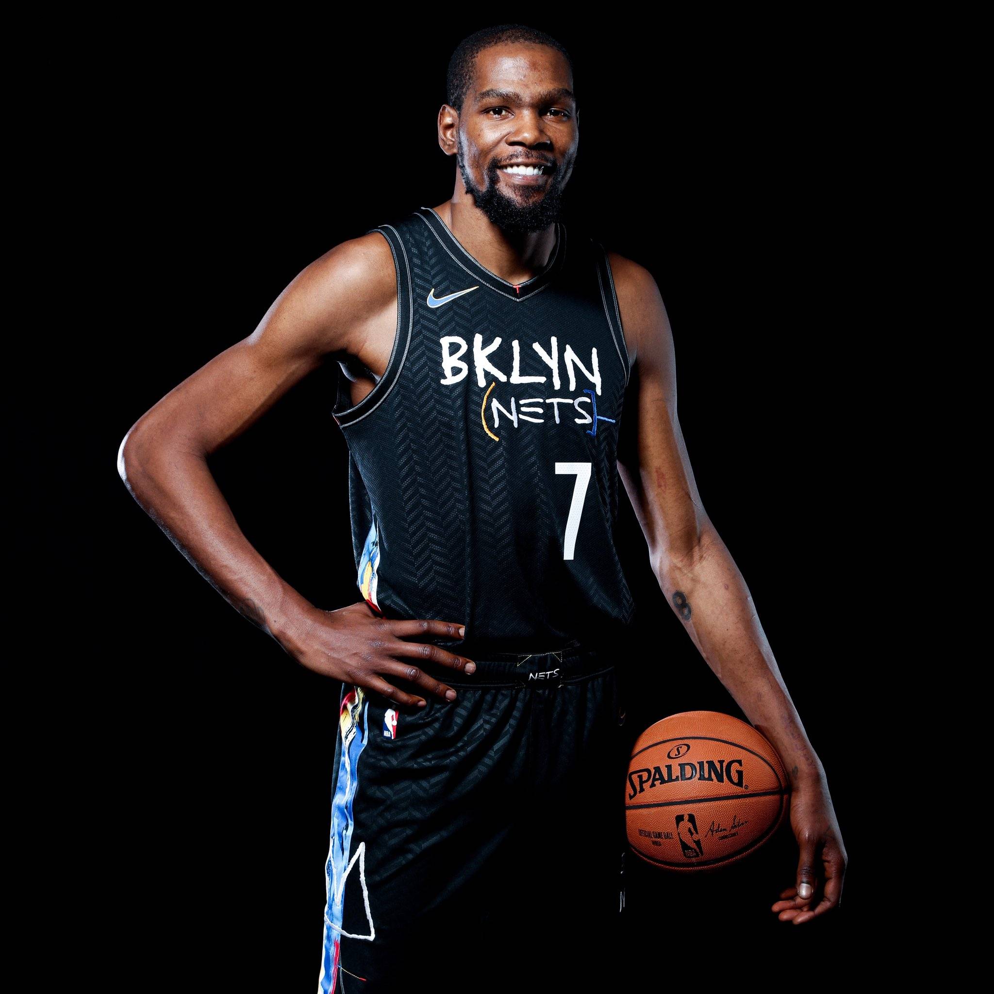 C罗：也许未来我会再接受一次采访，好好谈谈我对足球的看法（C罗：未来或再接受采访，详谈我的足球观）