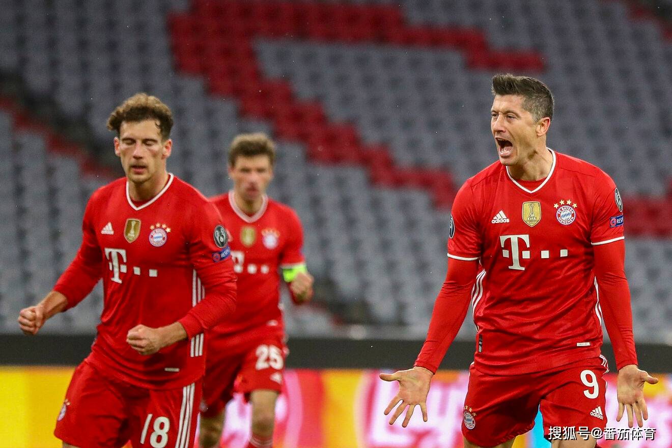 雷记：亚历山大假动作打成2+1，马刺球迷高呼“假摔王”（雷霆记者：亚历山大用假动作造犯规拿到2+1，马刺球迷齐喊“假摔之王”）