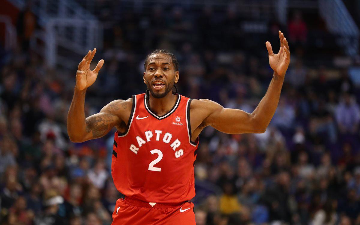 维尼修斯和阿森纳U16球员合影，2米法国门将抢镜（维尼修斯与阿森纳U16合照，2米法国门将成焦点）