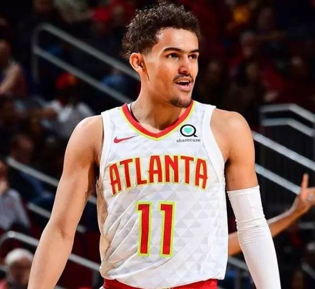 湖记：詹姆斯今日1次失误后 有湖蜜喊“辣鸡 你连历史前5都不是”（湖人记者：詹姆斯今日一次失误后遭湖蜜怒喊“辣鸡，不配进历史前五”）