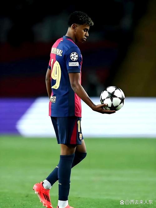 徐杰半场表现惊艳，得分与助攻兼备（徐杰半场大放异彩，攻传俱佳）