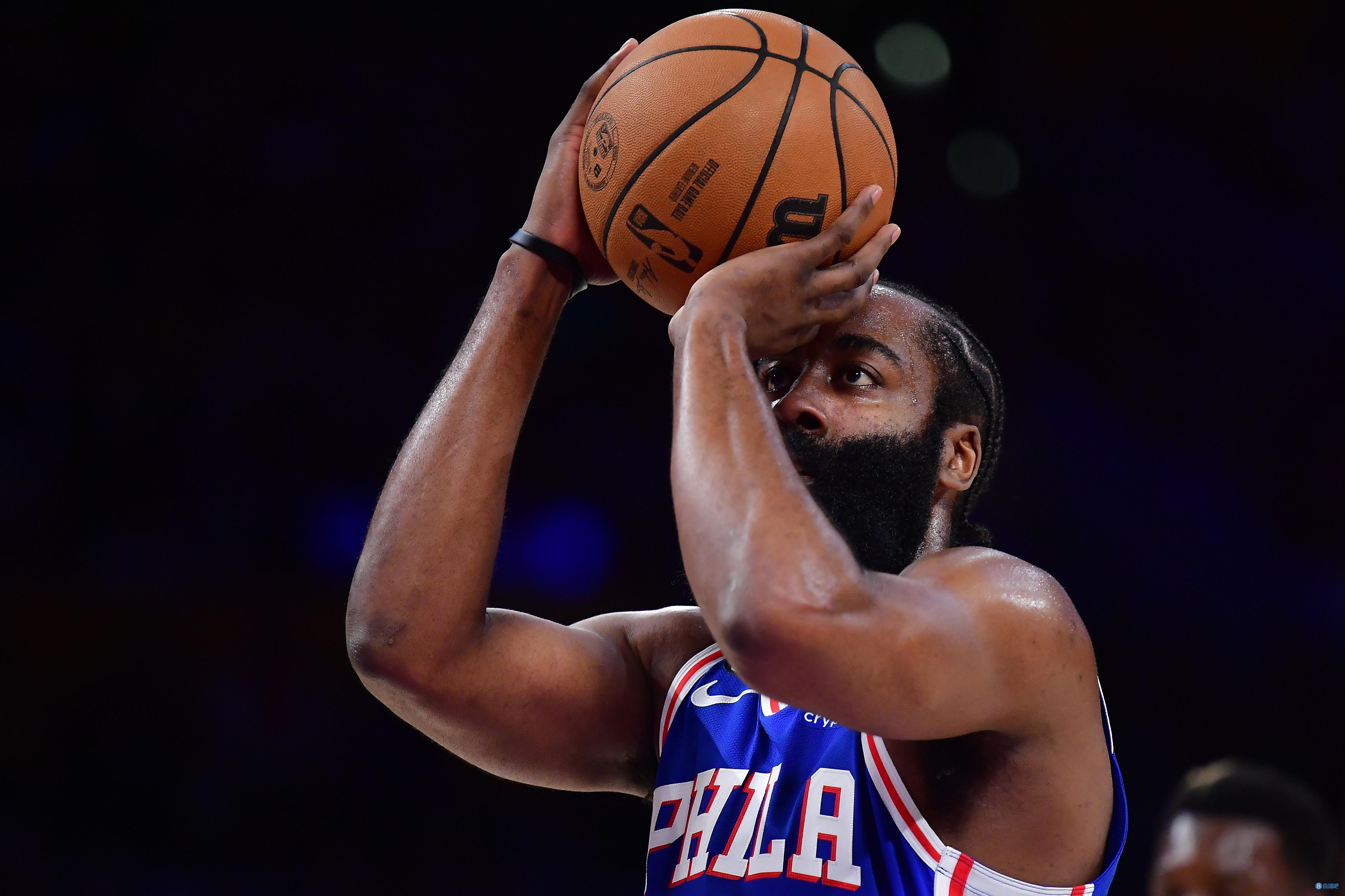 记者：佩德里已经参加球队合练，预计本周六能复出（记者：佩德里已随队合练，有望周六复出）