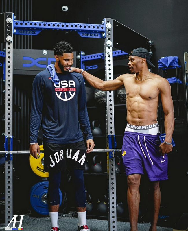 每体：巴塞罗那竞技后卫朗德里-法雷膝盖受伤，或将长期缺阵（每体：巴萨竞技后卫朗德里-法雷膝部受伤，恐长期缺席）