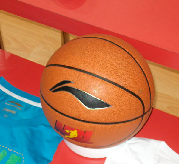 姆巴佩受前队友阿什拉夫要求观看比赛，摩洛哥将主场迎战马里（阿什拉夫邀前队友姆巴佩观战，摩洛哥主场对阵马里）