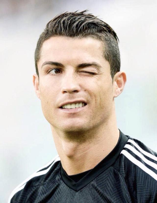 法比奥庆祝足协杯夺冠：将永远存在的时刻，一切荣耀归于上帝（法比奥庆祝足协杯称王：这一刻将被铭记，所有荣耀献给上帝）