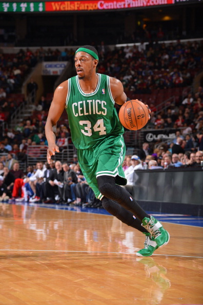 库蒂尼奥为小儿子庆祝生日，一家人身穿他效力过球队的球衣（库蒂尼奥为幼子庆生，全家身着其曾效力球队的战袍）