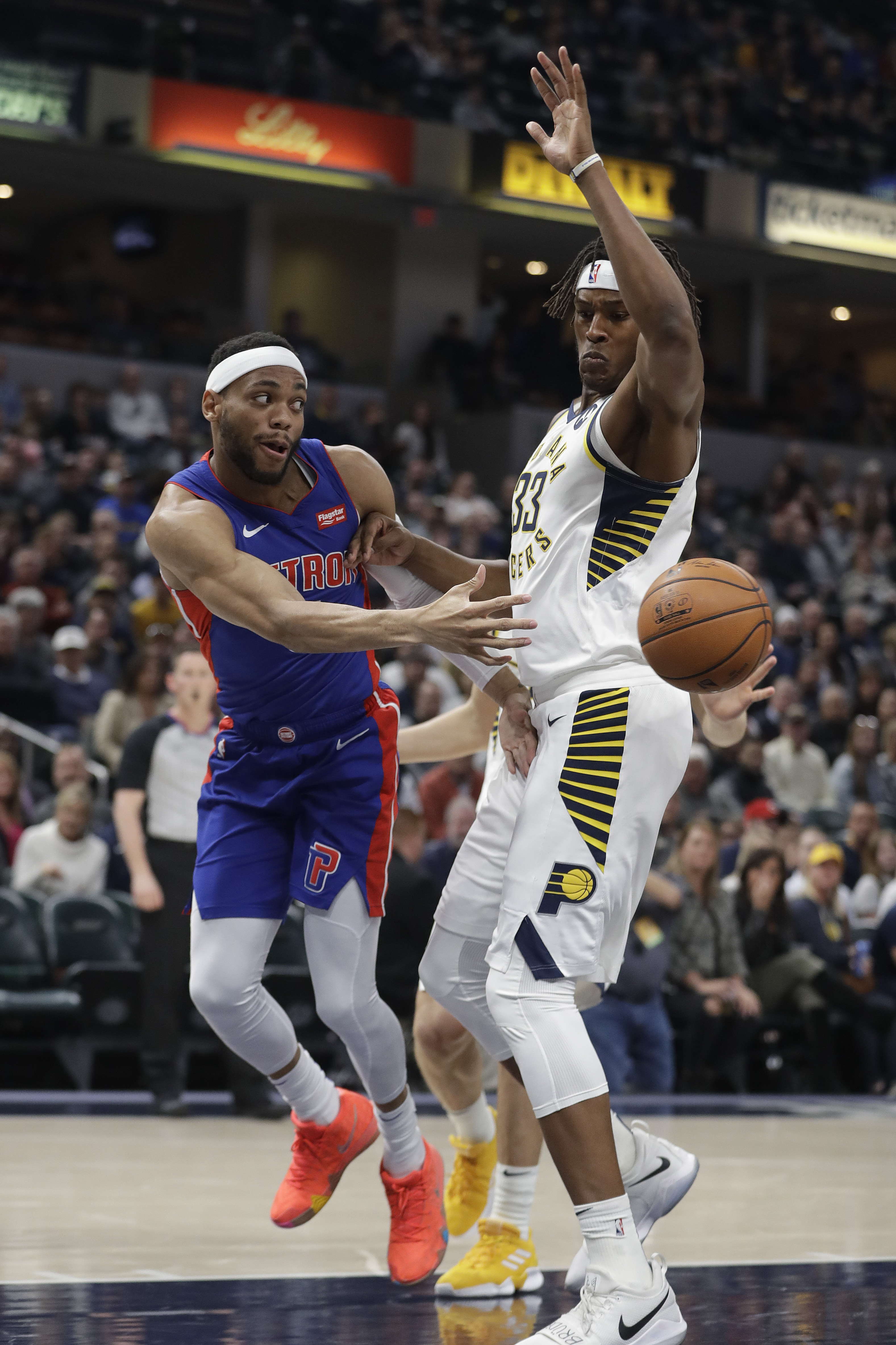 外线没谱！布朗尼替补10分钟三分2中0没得分 拿到1篮板1助攻（外线失准！布朗尼替补10分钟三分2投0中无得分，收获1篮板1助攻）