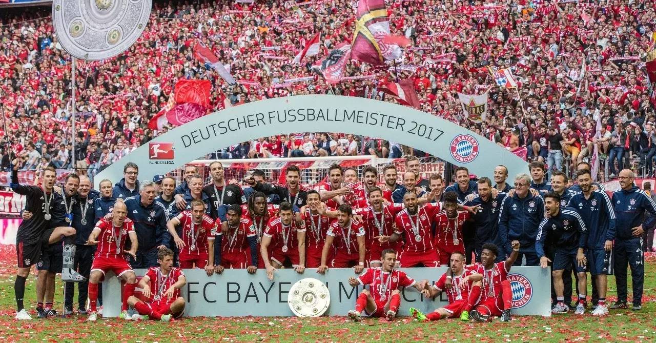 拜仁12轮不败领跑，曼城绝杀鱼腩，巴萨AC米兰登顶（拜仁12轮不败继续领跑，曼城绝杀弱旅，巴萨、AC米兰齐登顶）