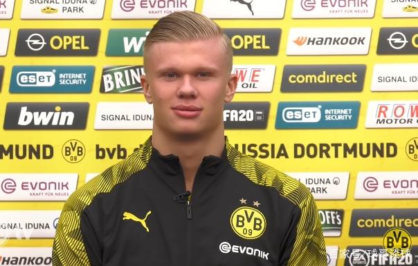 篮下两把大扫帚！文班亚马疯狂干扰 尼克斯内线连续3次进攻无果（文班亚马篮下统治力爆棚，尼克斯内线三次冲击均遭封锁）