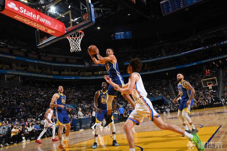 马刺送雷霆主场赛季首败，此前14胜0负（马刺终结雷霆主场不败金身，雷霆此前主场14胜0负）