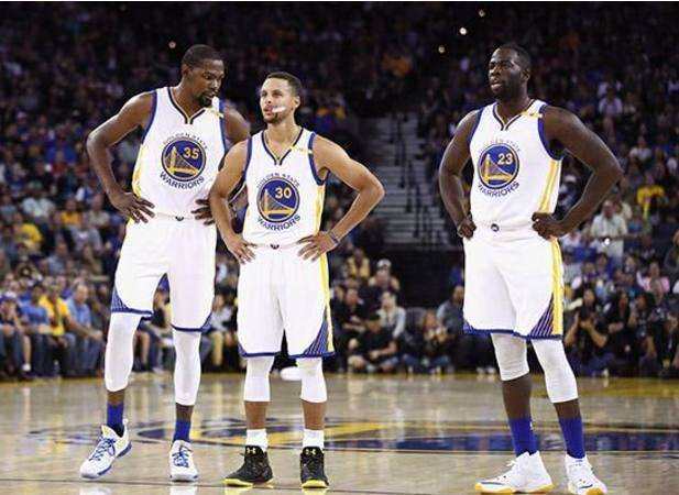 英媒：拜仁有意在一月永久签下梅努，已和他的经纪人直接会谈（英媒：拜仁计划一月买断梅努，已与其经纪人直接会面）