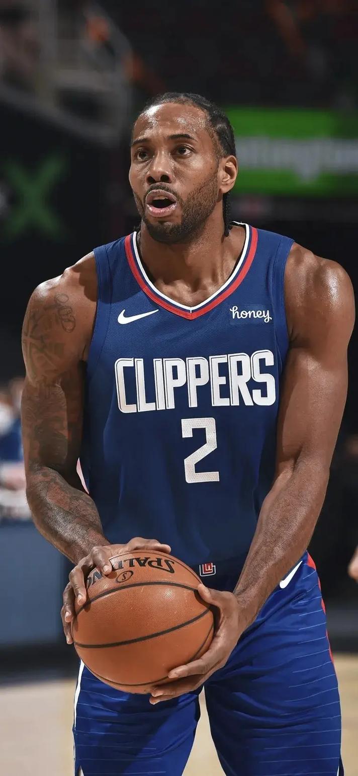 篮球CBA新赛季赛程出炉，焦点战不断（CBA新赛季赛程官宣，焦点对决接连上演）