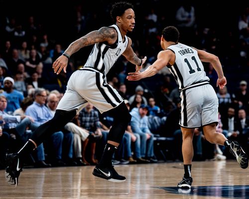 班凯罗22中10高效得分，展现个人实力（班凯罗22投10中效率在线，彰显个人实力）