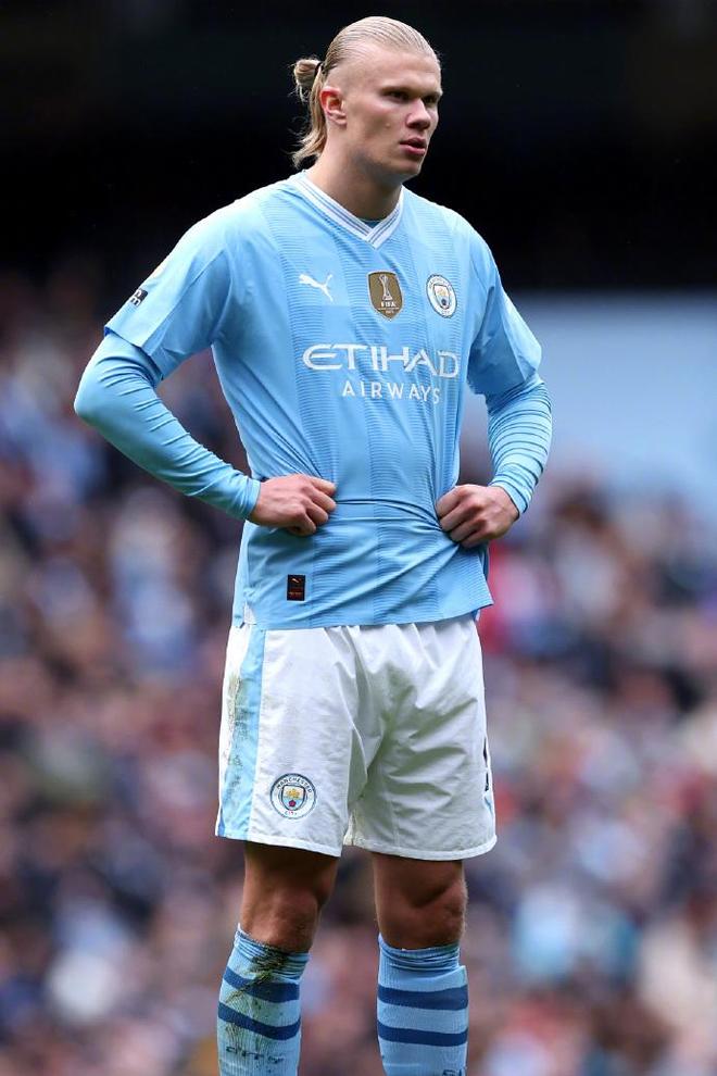 韦世豪：比赛尾声的点球太牵强，染红发为了在假期换个心情（韦世豪：最后时刻点球判罚过于勉强，染红发只为假期换换心情）