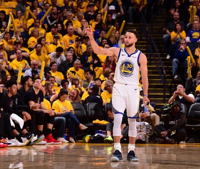 木塔力甫：邵导一直鼓励我们要有更高的目标、要前往欧洲发展（木塔力甫：在邵导的鼓励下，我们瞄准更高目标，迈向欧洲发展）