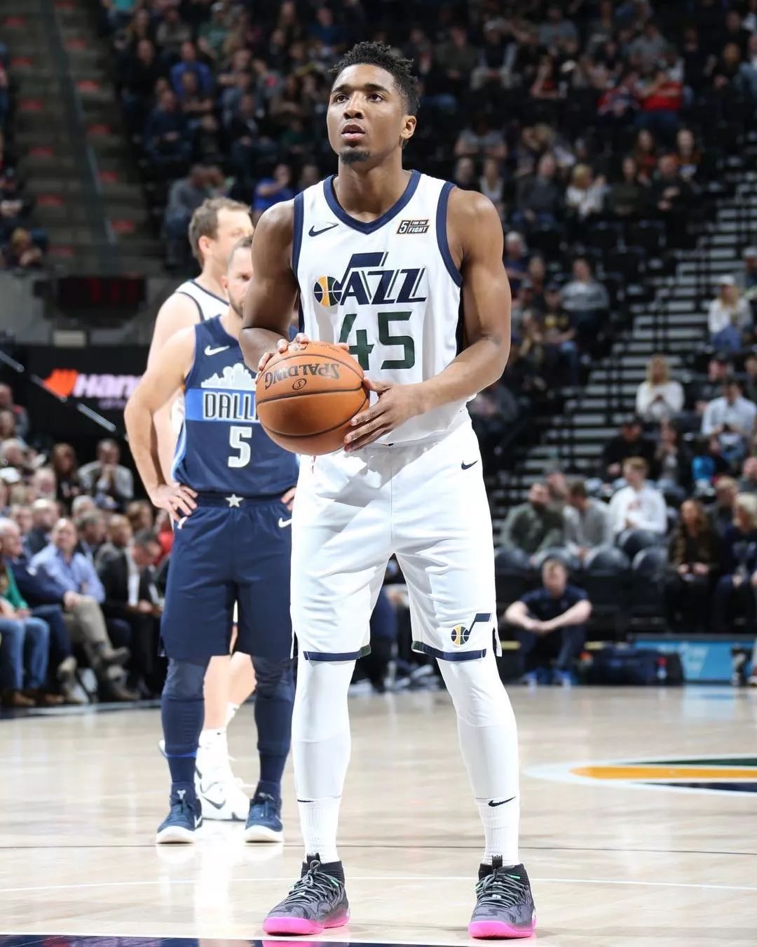 罗体：迪巴拉因发烧缺席罗马的训练，多夫比克恢复跑步练习（罗马体育报：迪巴拉发烧缺席罗马训练，多夫比克重启跑步训练）